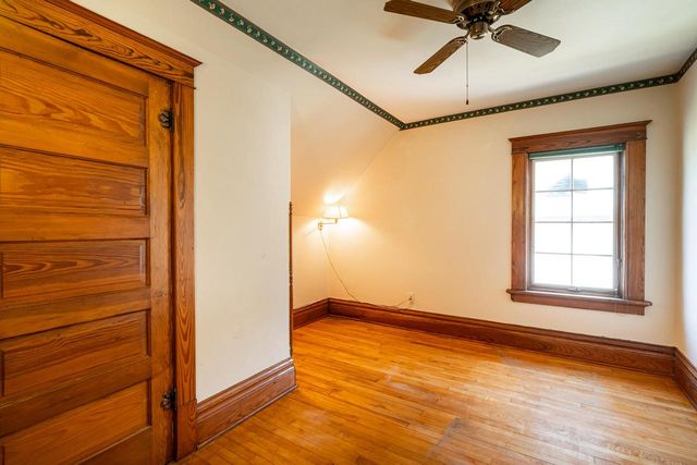 827 Oakland AVENUE, Waukesha, WI 53186