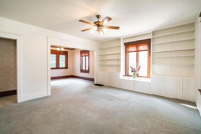 827 Oakland AVENUE, Waukesha, WI 53186