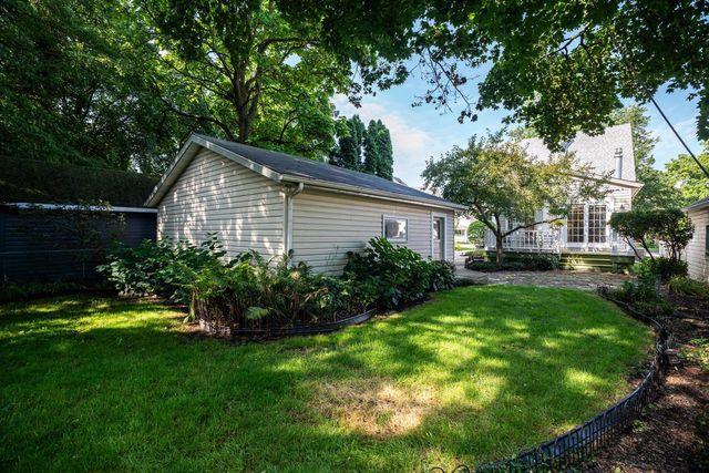 827 Oakland AVENUE, Waukesha, WI 53186
