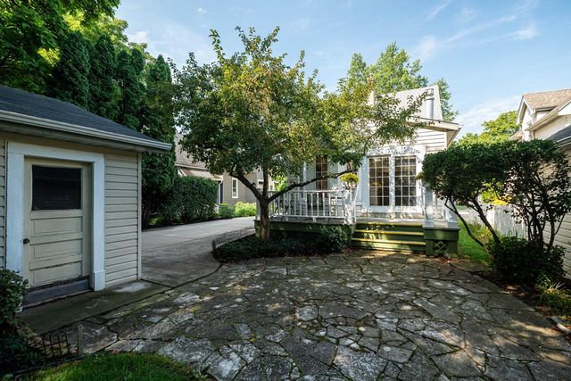 827 Oakland AVENUE, Waukesha, WI 53186