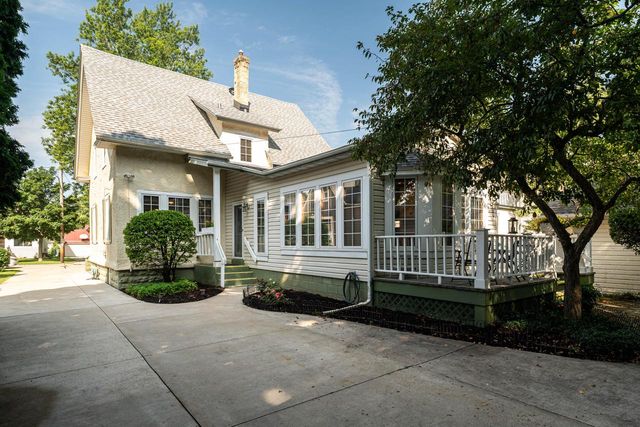 827 Oakland AVENUE, Waukesha, WI 53186