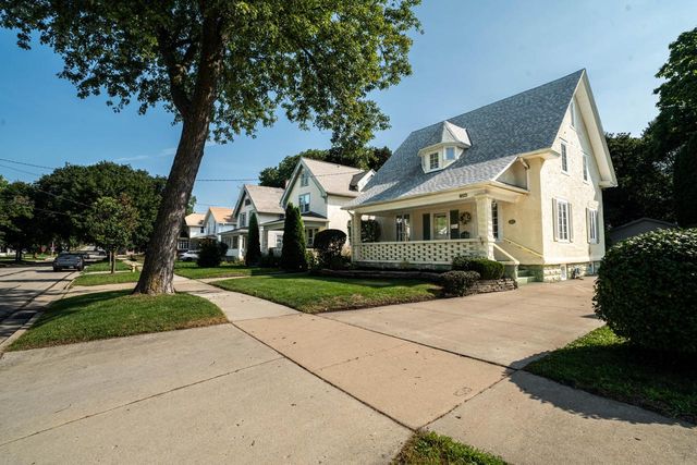 827 Oakland AVENUE, Waukesha, WI 53186
