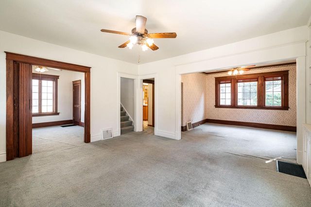 827 Oakland AVENUE, Waukesha, WI 53186