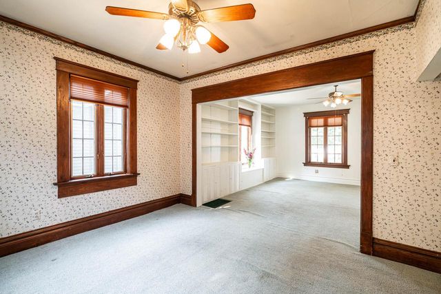 827 Oakland AVENUE, Waukesha, WI 53186
