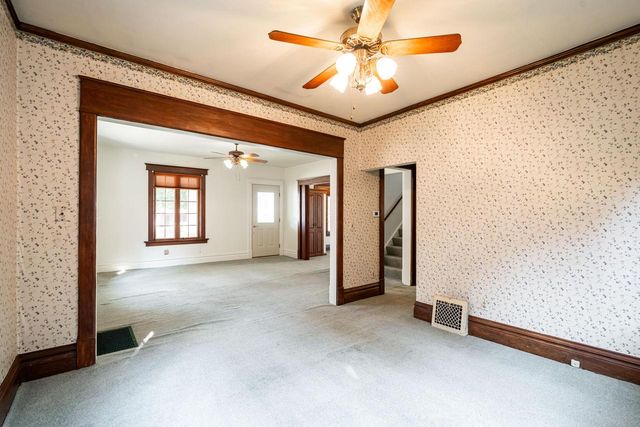 827 Oakland AVENUE, Waukesha, WI 53186