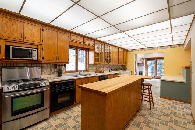 827 Oakland AVENUE, Waukesha, WI 53186