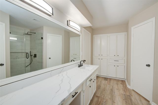 222 Ridgewood Drive, Spring, TX 77386