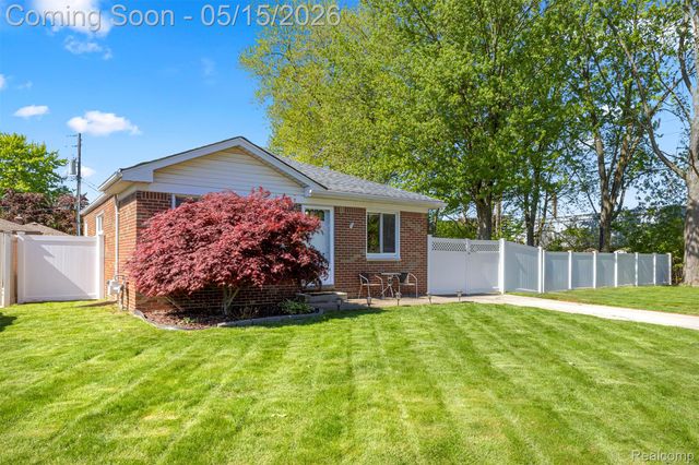 16187 Regina Avenue, Allen Park, MI 48101