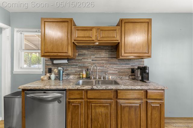 16187 Regina Avenue, Allen Park, MI 48101