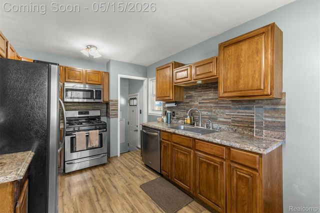 16187 Regina Avenue, Allen Park, MI 48101