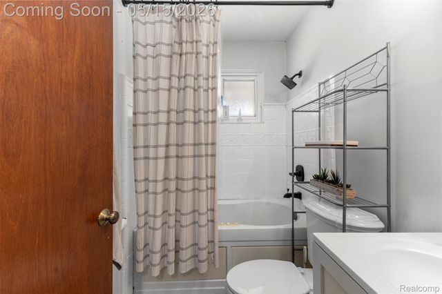 16187 Regina Avenue, Allen Park, MI 48101