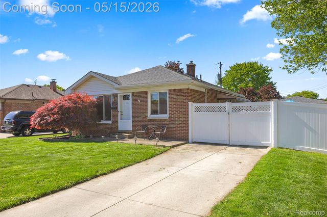 16187 Regina Avenue, Allen Park, MI 48101