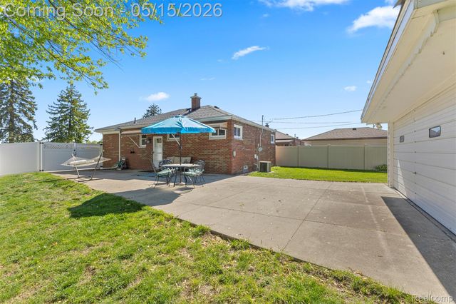 16187 Regina Avenue, Allen Park, MI 48101