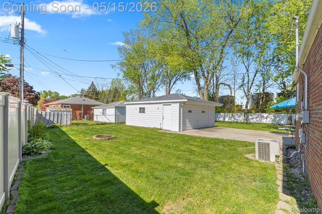16187 Regina Avenue, Allen Park, MI 48101