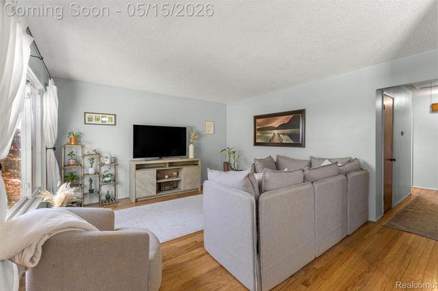16187 Regina Avenue, Allen Park, MI 48101