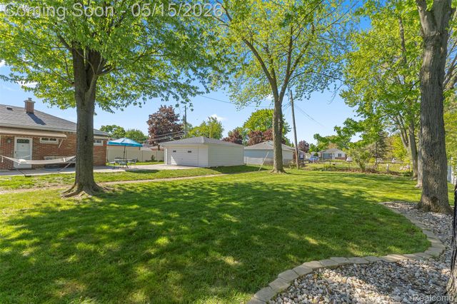 16187 Regina Avenue, Allen Park, MI 48101