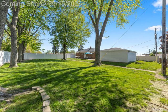 16187 Regina Avenue, Allen Park, MI 48101