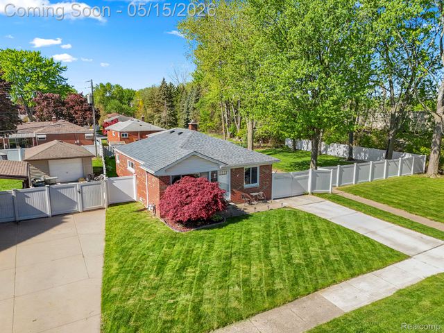 16187 Regina Avenue, Allen Park, MI 48101