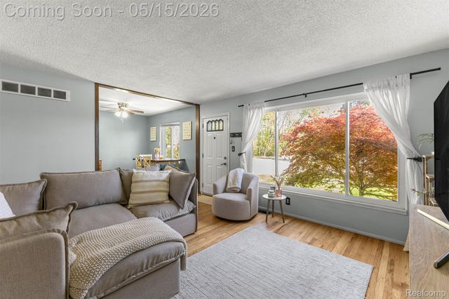 16187 Regina Avenue, Allen Park, MI 48101