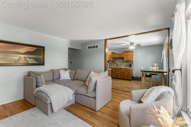 16187 Regina Avenue, Allen Park, MI 48101