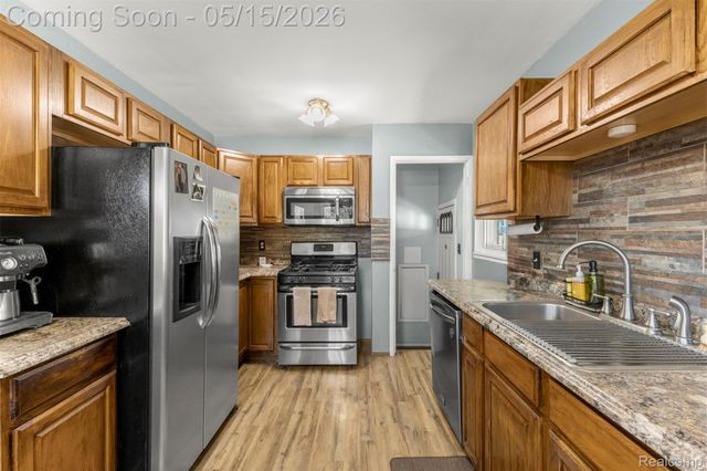 16187 Regina Avenue, Allen Park, MI 48101