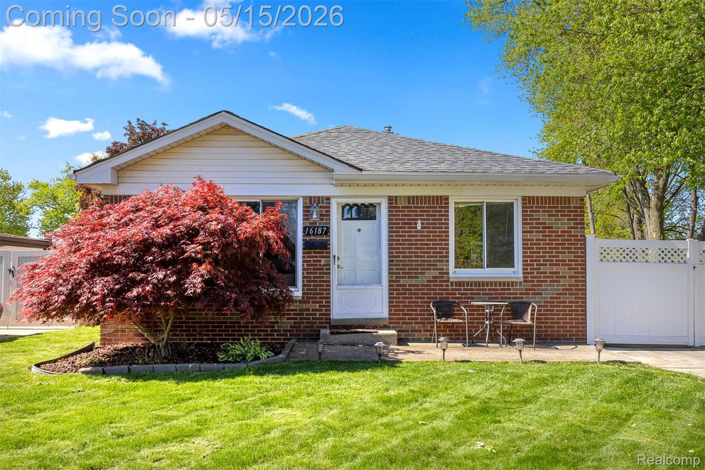 16187 Regina Avenue, Allen Park, MI 48101