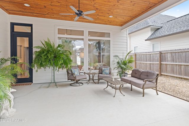 220 Treescape Drive, Lafayette, LA 70508