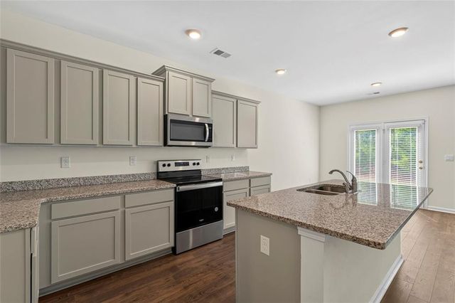 174 Hampton Circle, Mcdonough, GA 30253