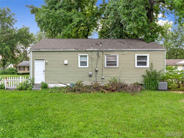 6824 Frostview Lane, Berkeley, MO 63134