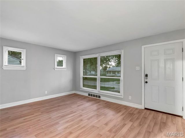 6824 Frostview Lane, Berkeley, MO 63134