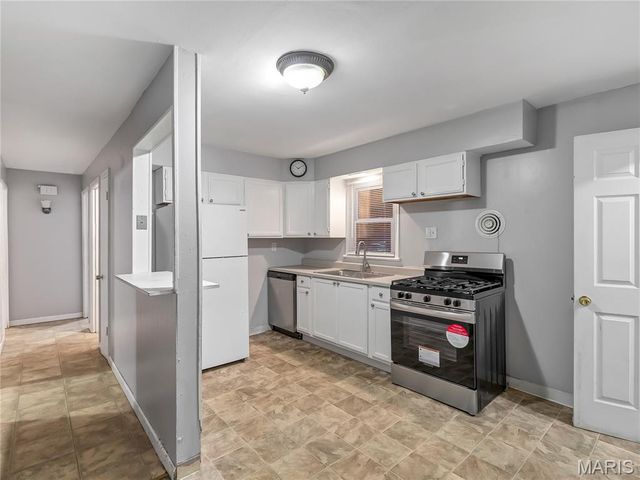 6824 Frostview Lane, Berkeley, MO 63134