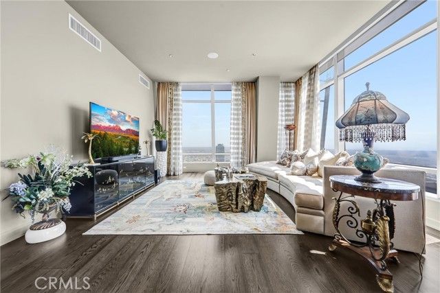 900 W Olympic Boulevard 50A, Los Angeles, CA 90015