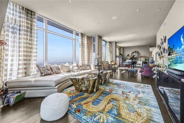 900 W Olympic Boulevard 50A, Los Angeles, CA 90015