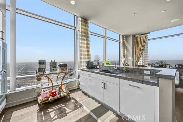 900 W Olympic Boulevard 50A, Los Angeles, CA 90015