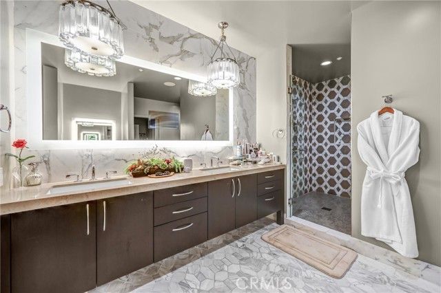 900 W Olympic Boulevard 50A, Los Angeles, CA 90015