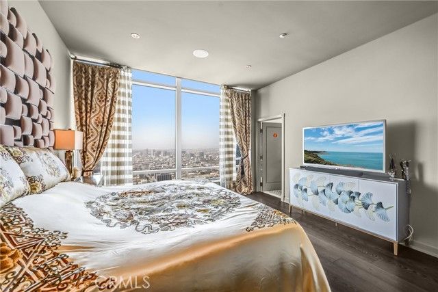 900 W Olympic Boulevard 50A, Los Angeles, CA 90015