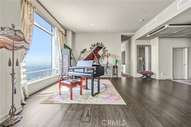 900 W Olympic Boulevard 50A, Los Angeles, CA 90015