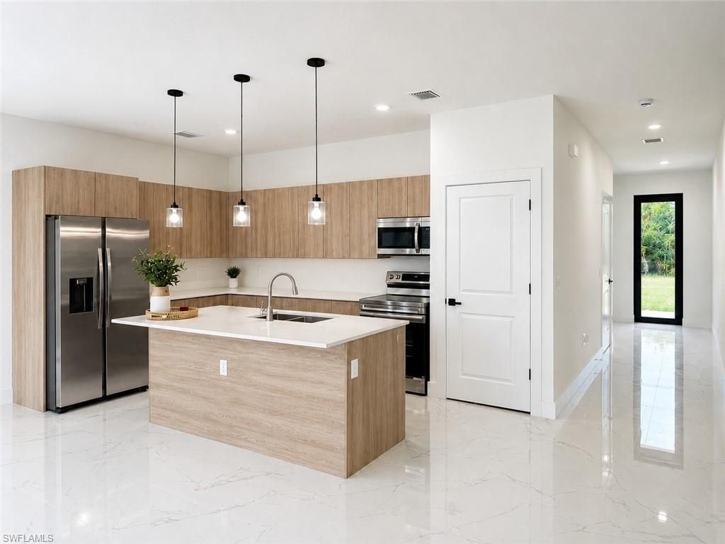621 GREENBRIAR BLVD, LEHIGH ACRES, FL 33972 — photo 4
