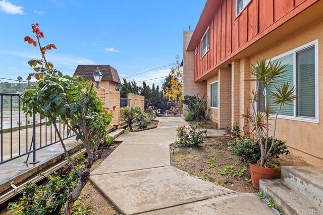 831 E 3rd Avenue 8, Escondido, CA 92025