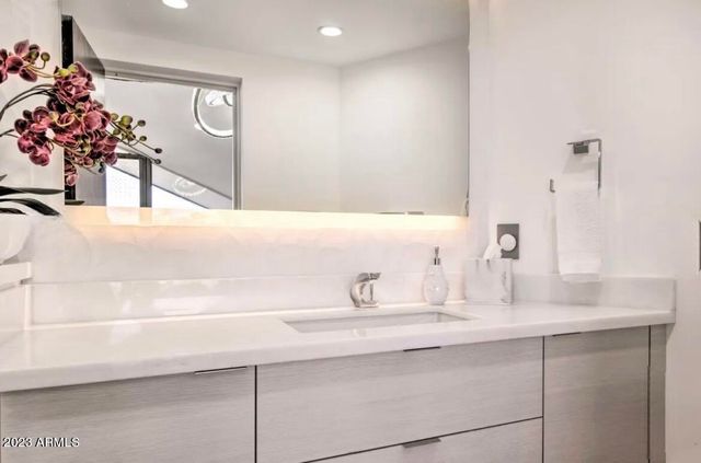 6010 E CHOLLA Lane, Paradise Valley, AZ 85253