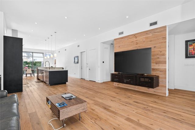 911 GOLFVIEW STREET, Orlando, FL 32804