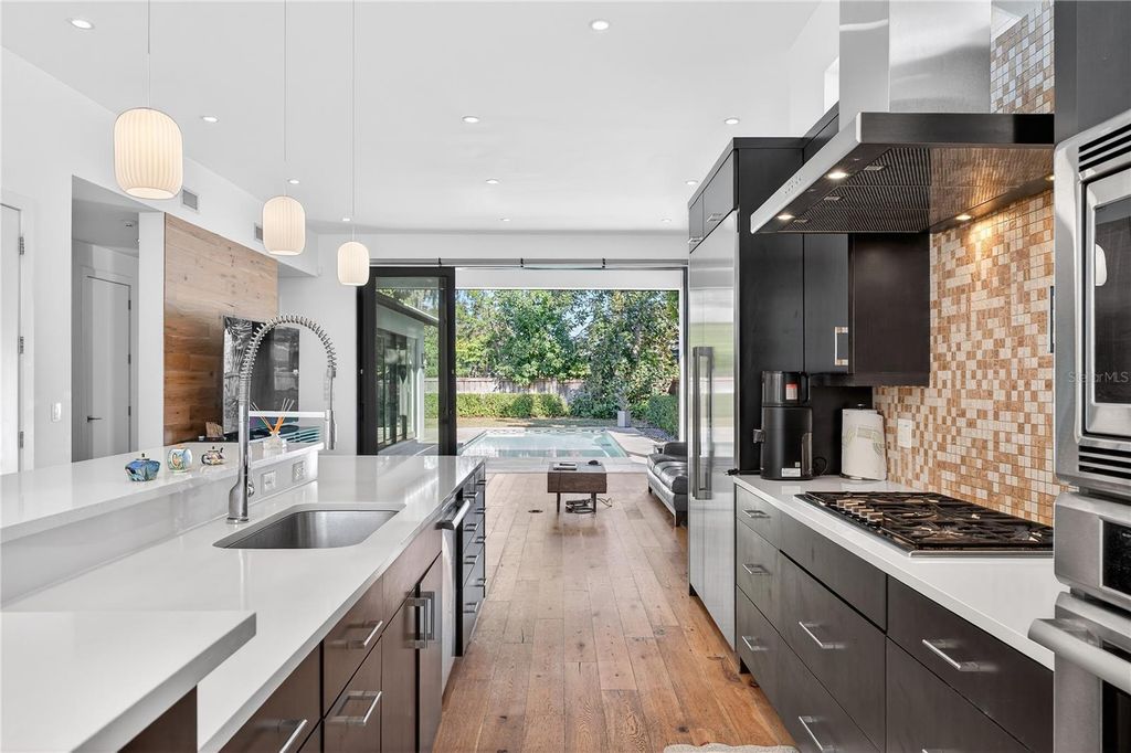 Image 11 of property listing at 911 GOLFVIEW STREET, Orlando, FL 32804