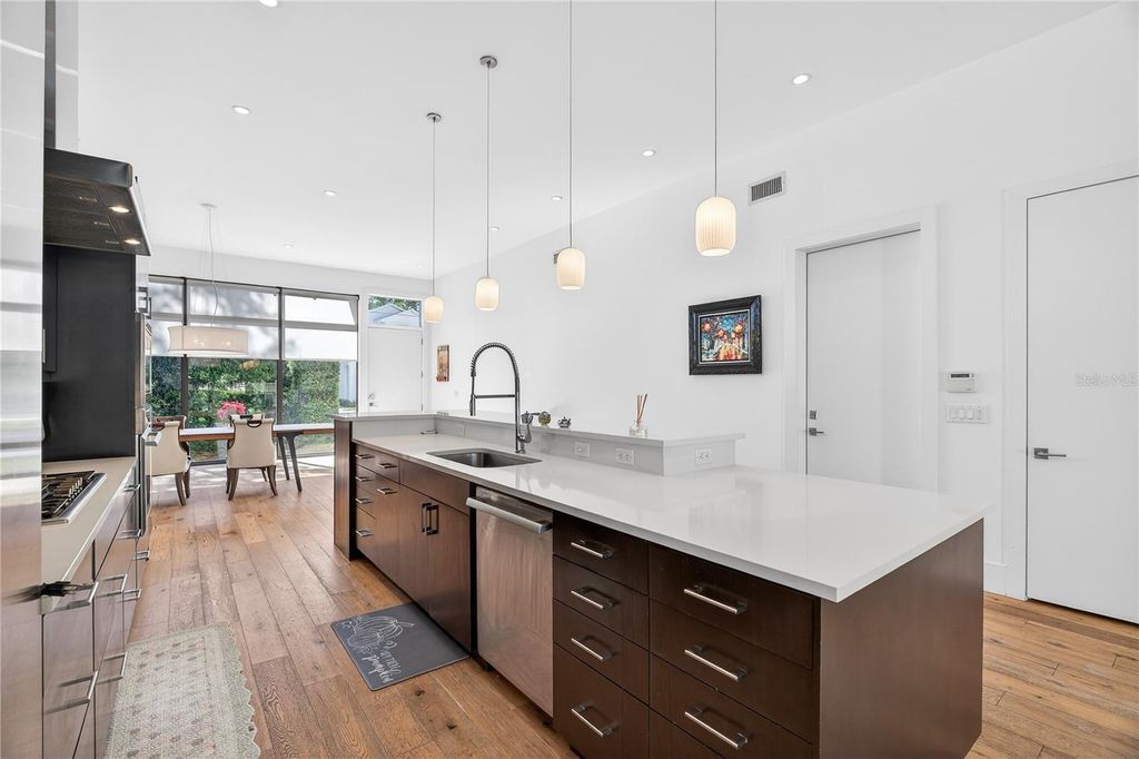 Image 12 of property listing at 911 GOLFVIEW STREET, Orlando, FL 32804