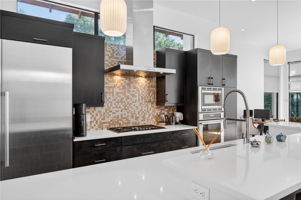 Image 13 of property listing at 911 GOLFVIEW STREET, Orlando, FL 32804