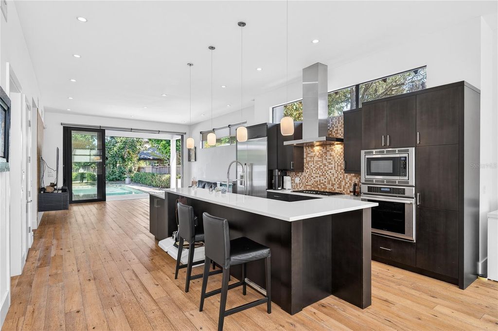 Image 14 of property listing at 911 GOLFVIEW STREET, Orlando, FL 32804