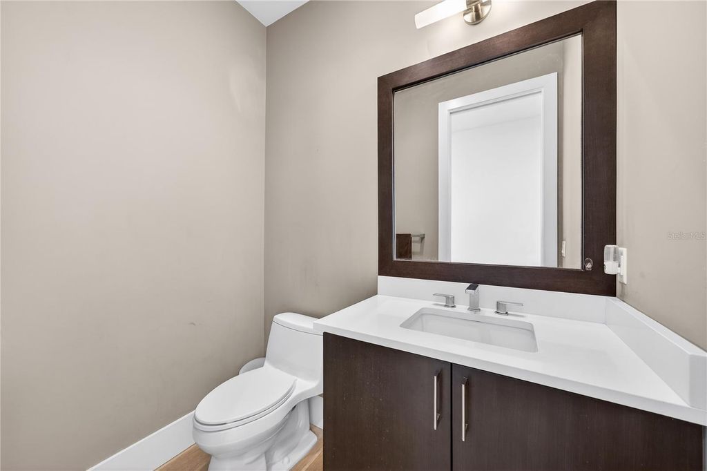 Image 18 of property listing at 911 GOLFVIEW STREET, Orlando, FL 32804