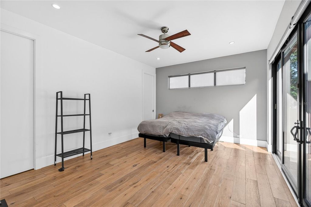 Image 25 of property listing at 911 GOLFVIEW STREET, Orlando, FL 32804