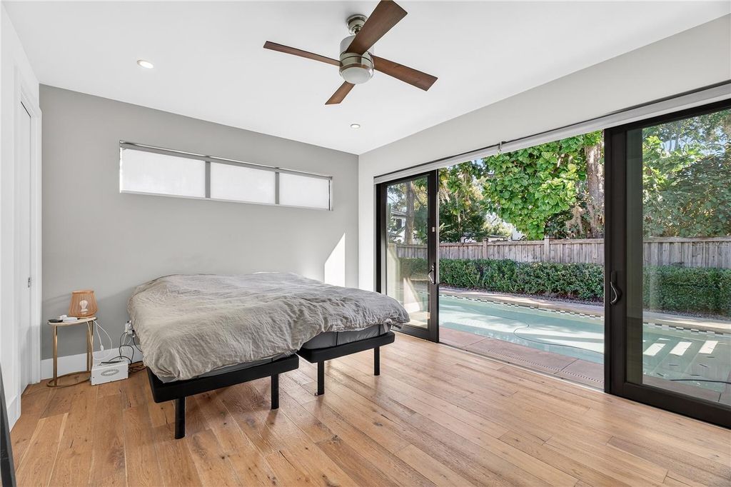 Image 26 of property listing at 911 GOLFVIEW STREET, Orlando, FL 32804