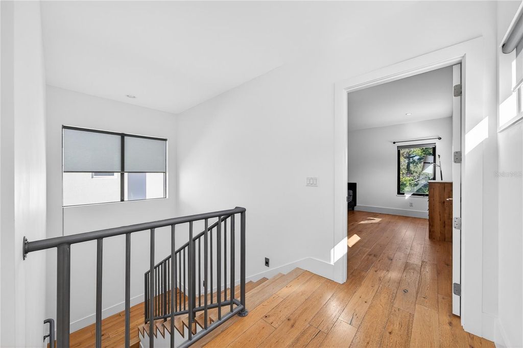 Image 27 of property listing at 911 GOLFVIEW STREET, Orlando, FL 32804