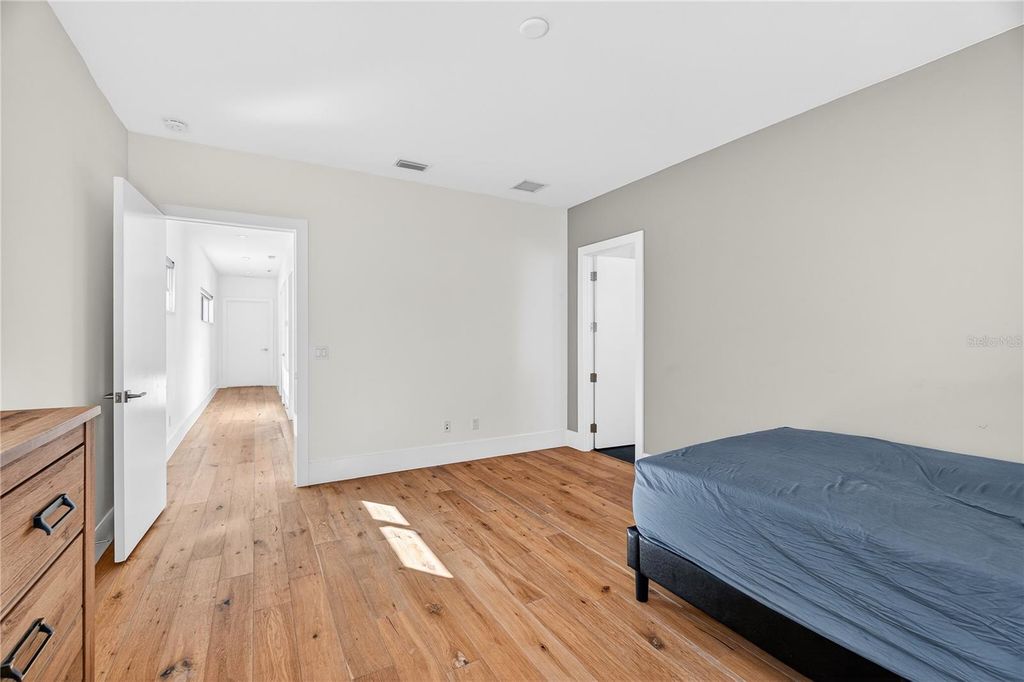 Image 30 of property listing at 911 GOLFVIEW STREET, Orlando, FL 32804